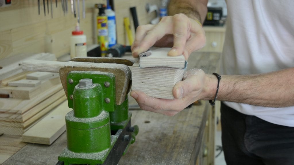 How-to-sand-wood-plywood-mallet