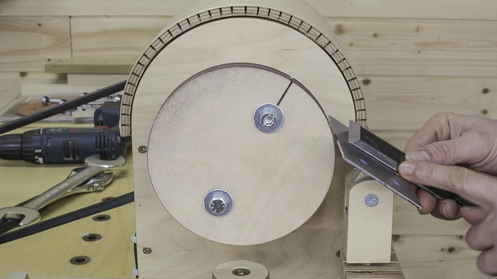 Homemade-lathe-grinding-wheel-chisel-correct-angle