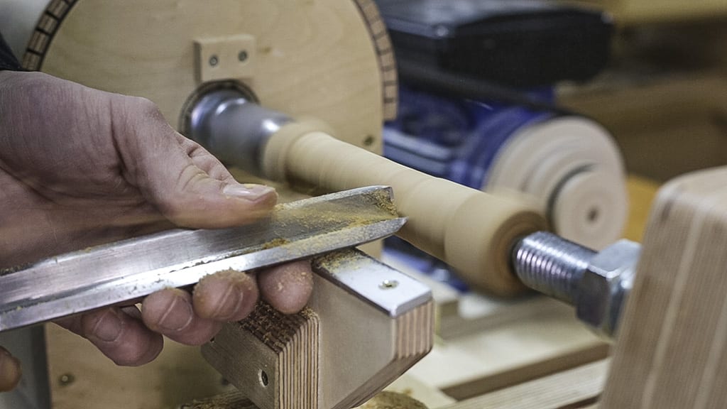 Turning-folding-knife-woodworking-lathe