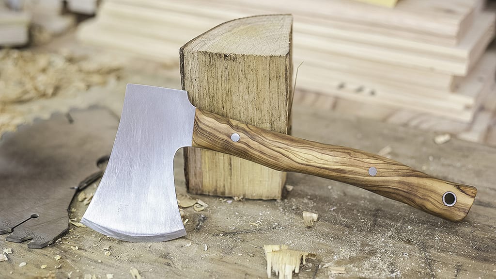 beginner-woodworking-diy-axe-blade