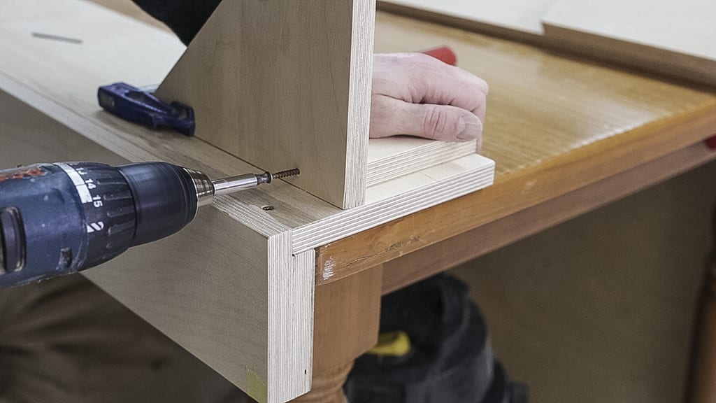 How-screw-pieces-hard-plywood-woodworking