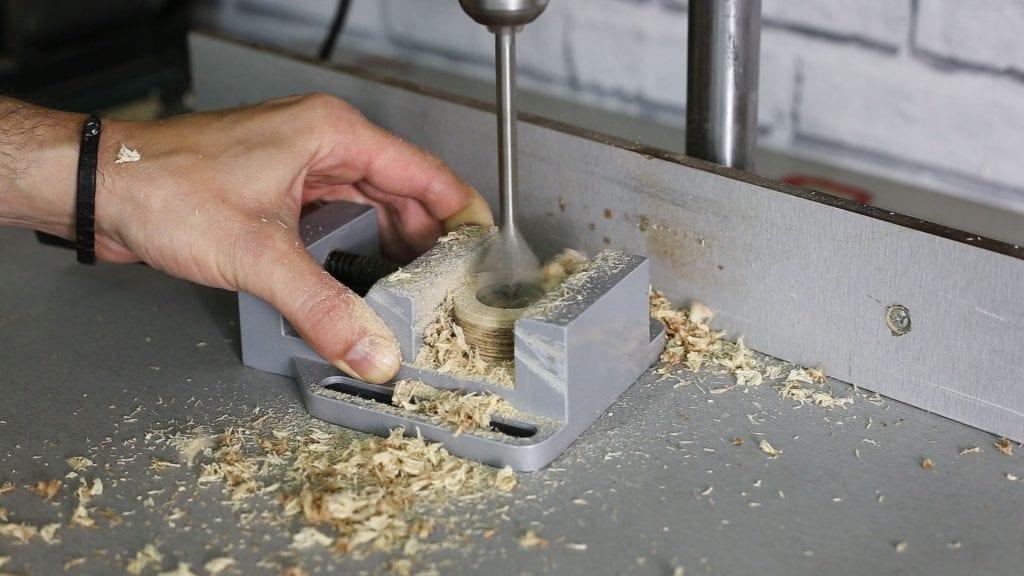 How-use-spade-saw-woodworking