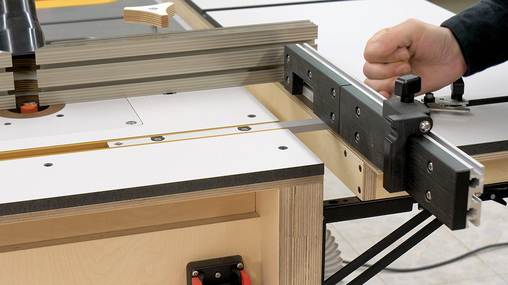 How-use-homemade-folding-outfeed-table-router-miter-gauge-channel