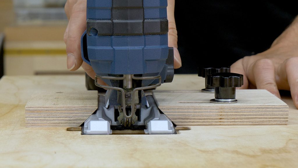 practical-clever-system-fast-place-remove-jig-saw-inverted-table-diy